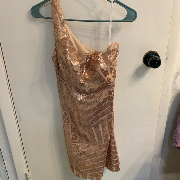Elegant Sequin One-Shoulder Dress in Gold - Picture 1 of 4